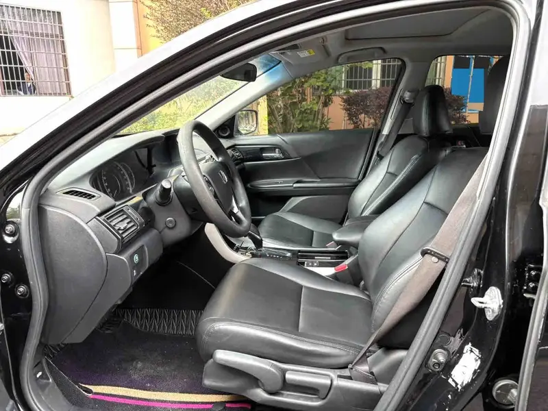 Vehicle photo 6