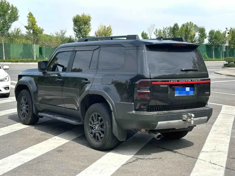 Vehicle photo 3