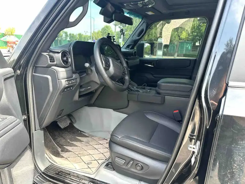 Vehicle photo 5