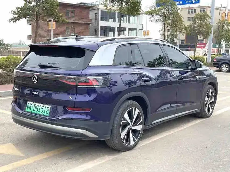 Vehicle photo 5