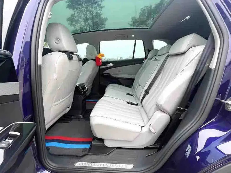 Vehicle photo 7