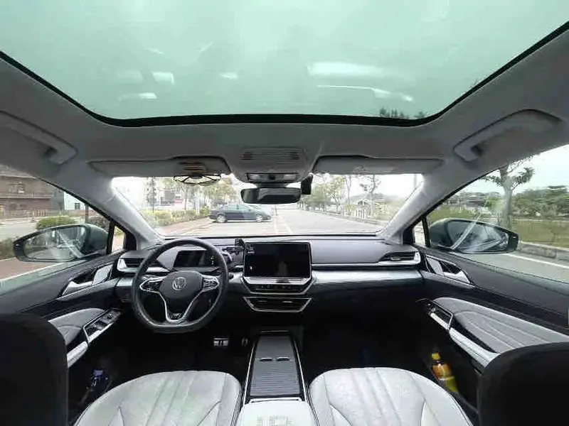 Vehicle photo 9