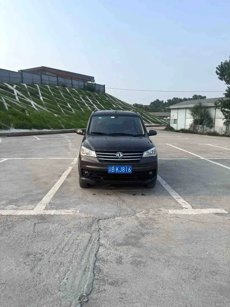 Vehicle photo 2