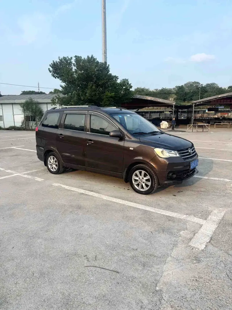 Vehicle photo 3