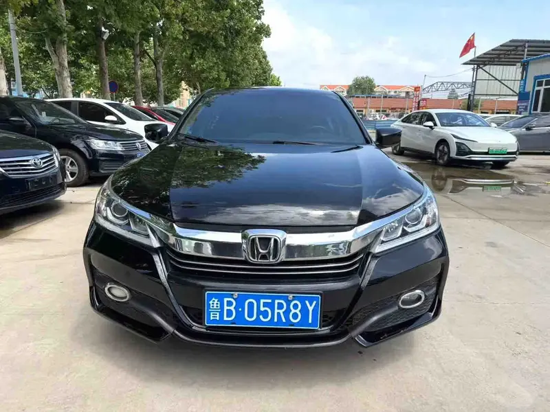 Vehicle photo 3