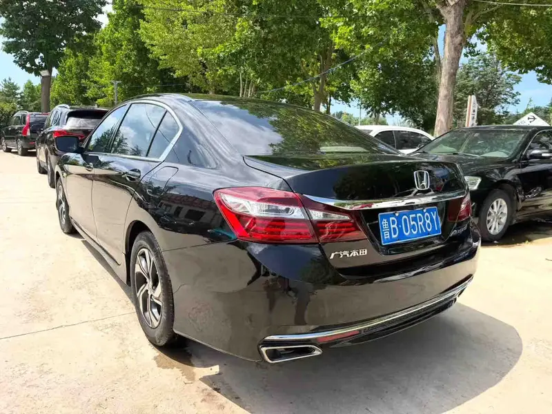 Vehicle photo 4