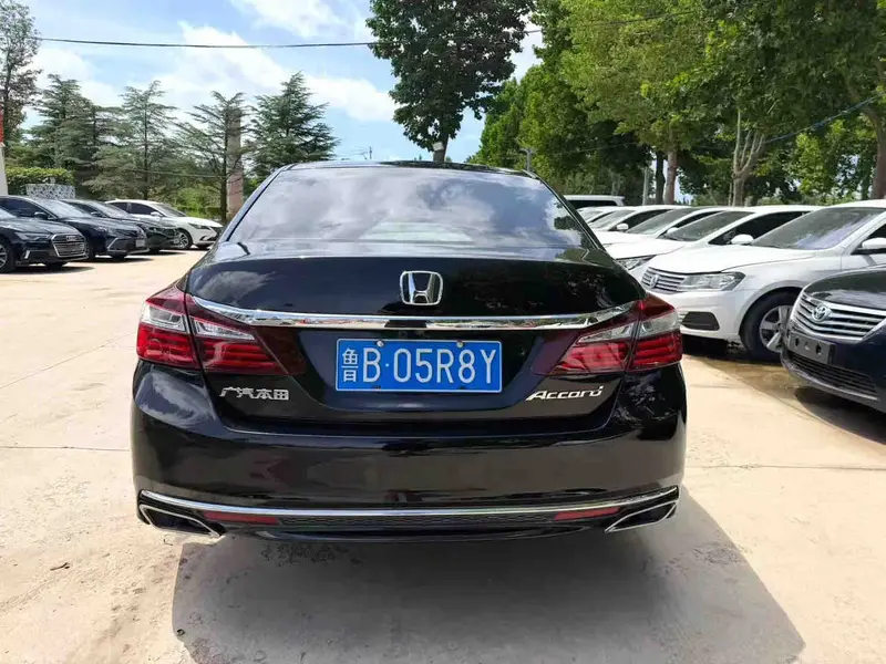 Vehicle photo 5