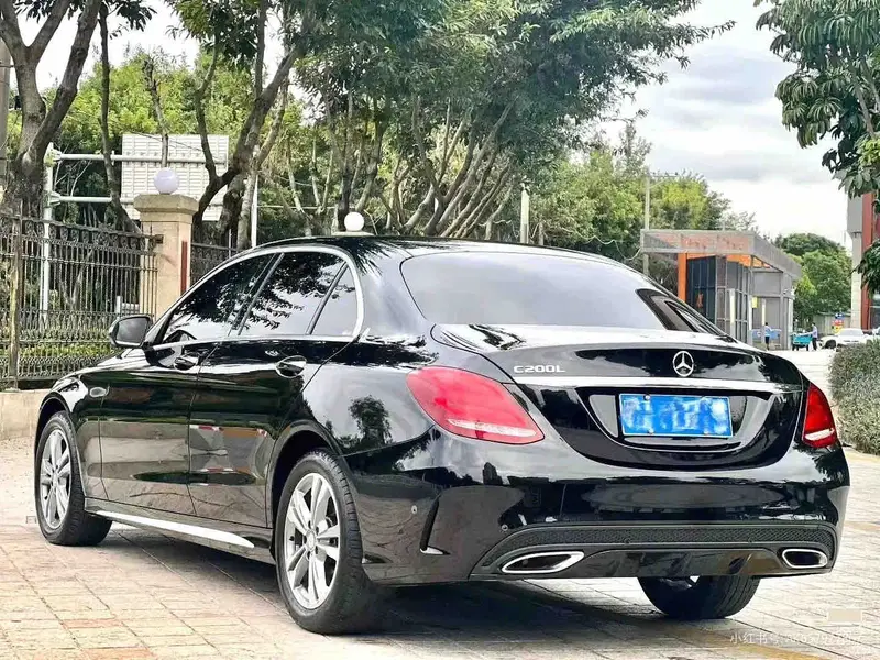 Vehicle photo 4
