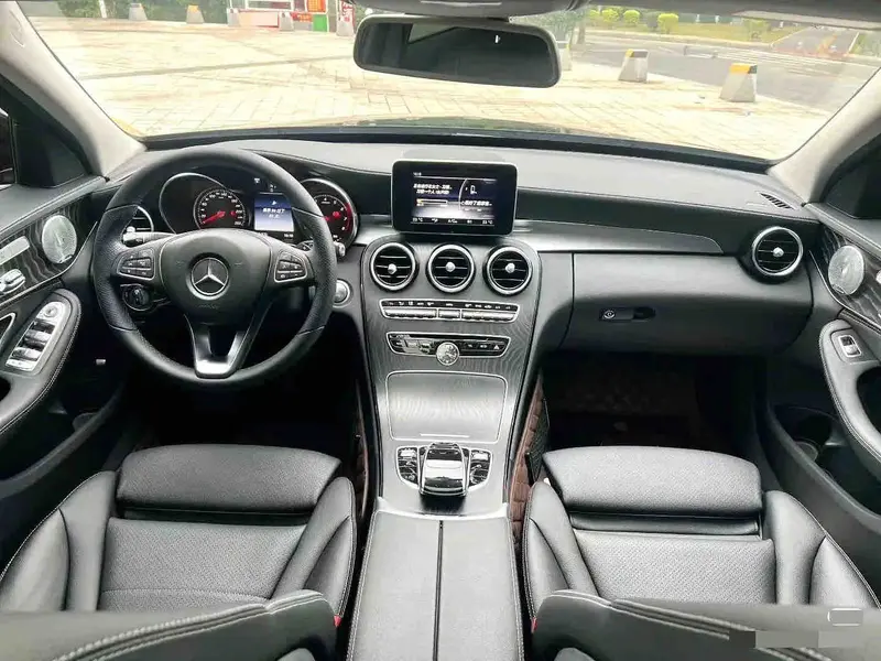 Vehicle photo 5