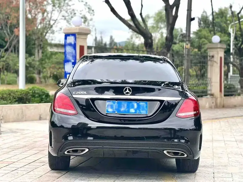 Vehicle photo 6
