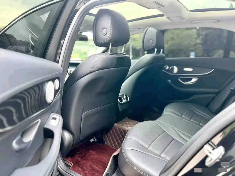 Vehicle photo 9