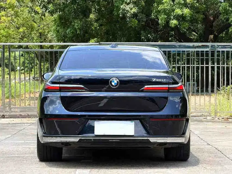 Vehicle photo 4