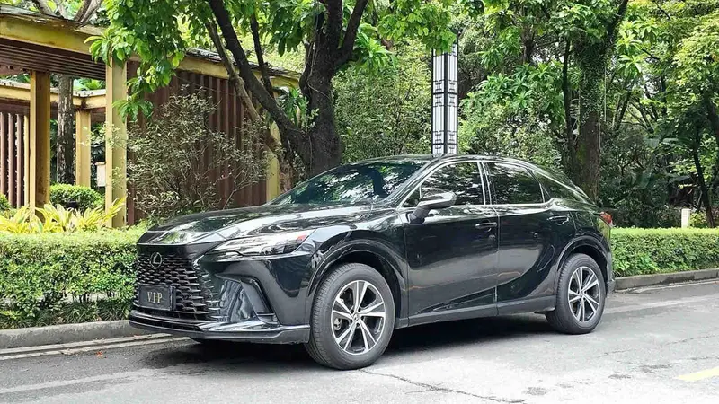 Vehicle photo 1