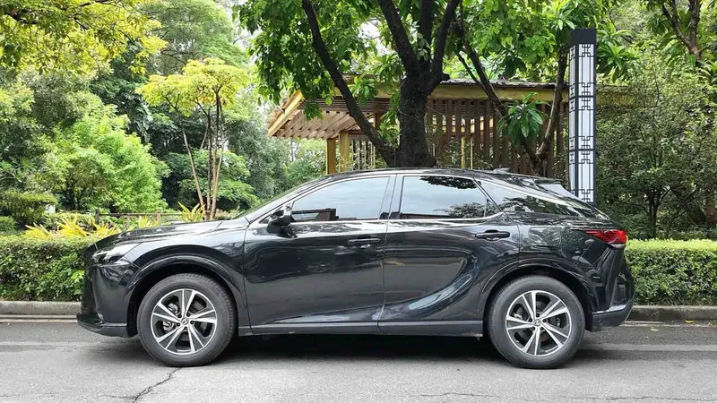 Vehicle photo 2