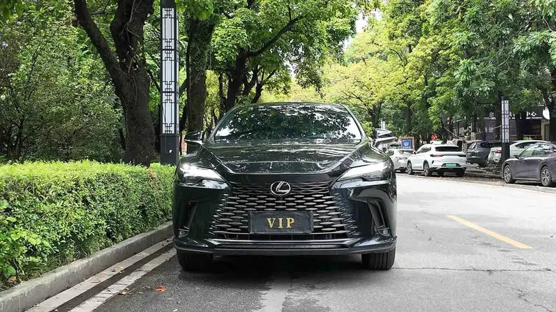 Vehicle photo 3