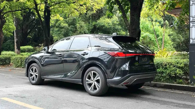 Vehicle photo 4