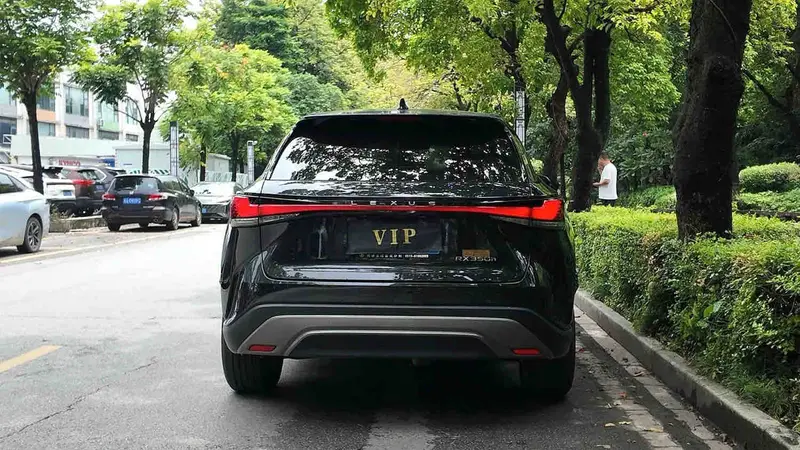 Vehicle photo 5