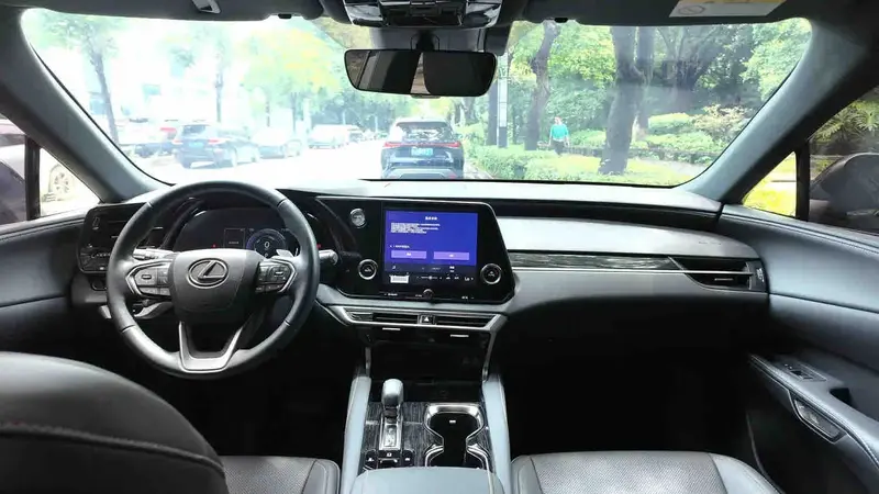 Vehicle photo 6