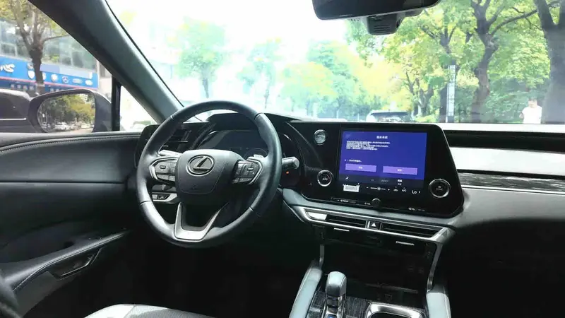 Vehicle photo 9
