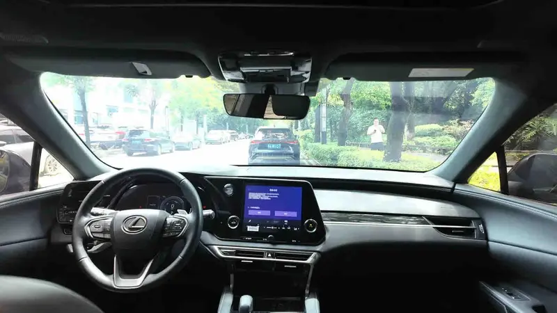 Vehicle photo 10