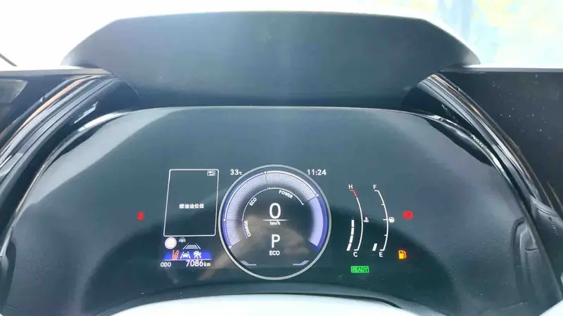 Vehicle photo 11
