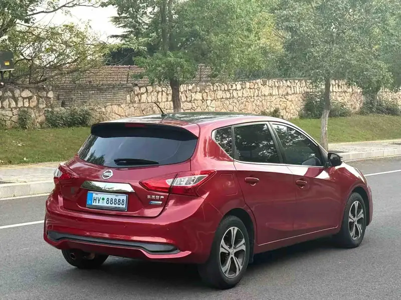 Vehicle photo 7