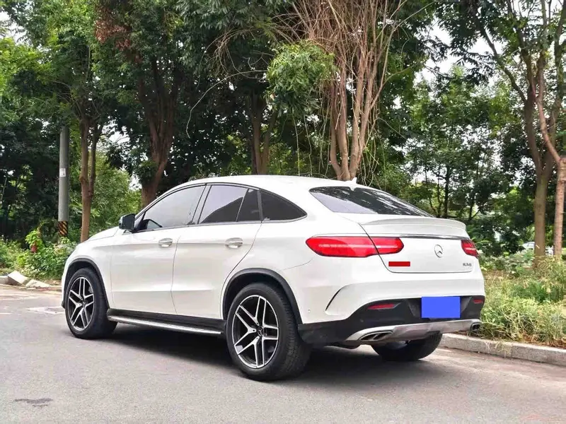 Vehicle photo 4