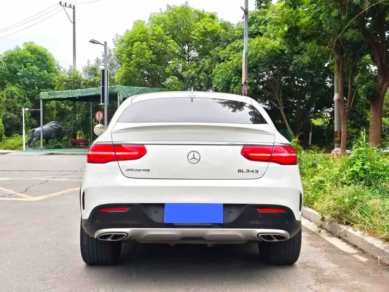 Vehicle photo 5