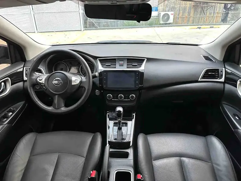 Vehicle photo 4