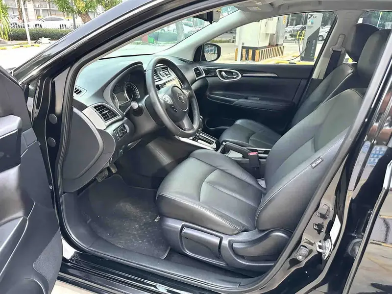 Vehicle photo 5