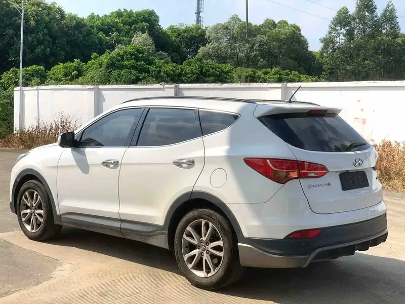 Vehicle photo 4