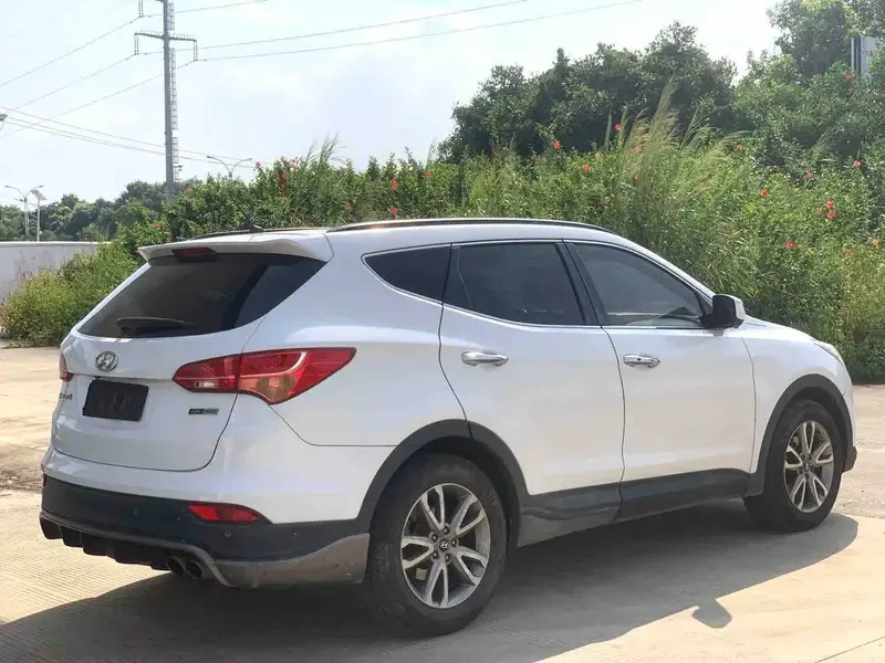 Vehicle photo 6