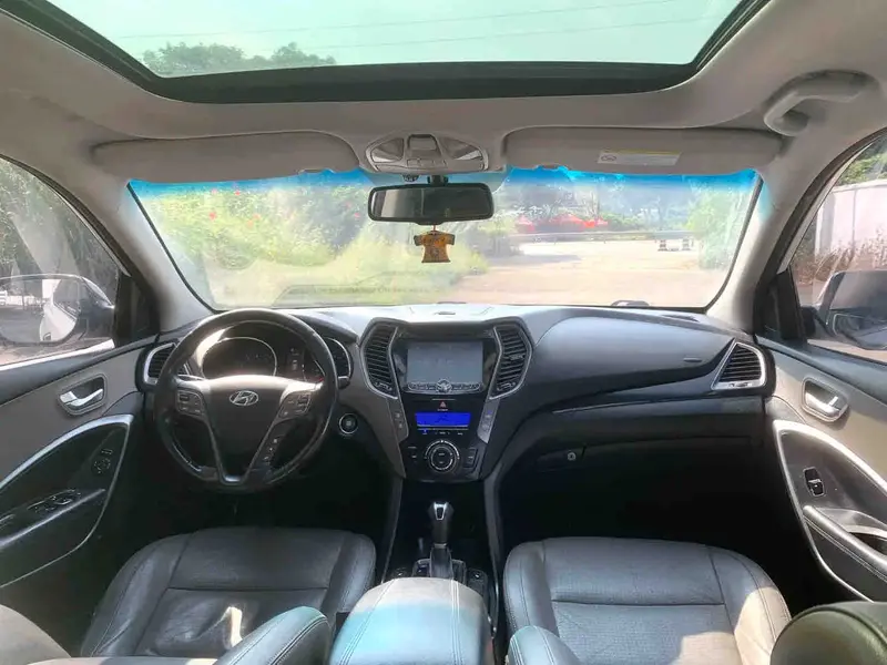 Vehicle photo 7