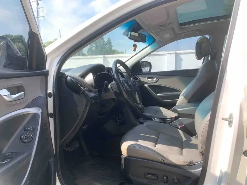 Vehicle photo 8