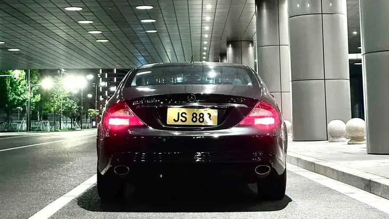 Vehicle photo 5