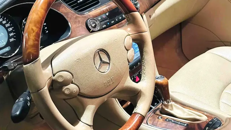 Vehicle photo 8