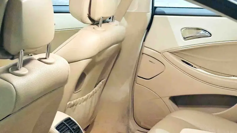 Vehicle photo 9