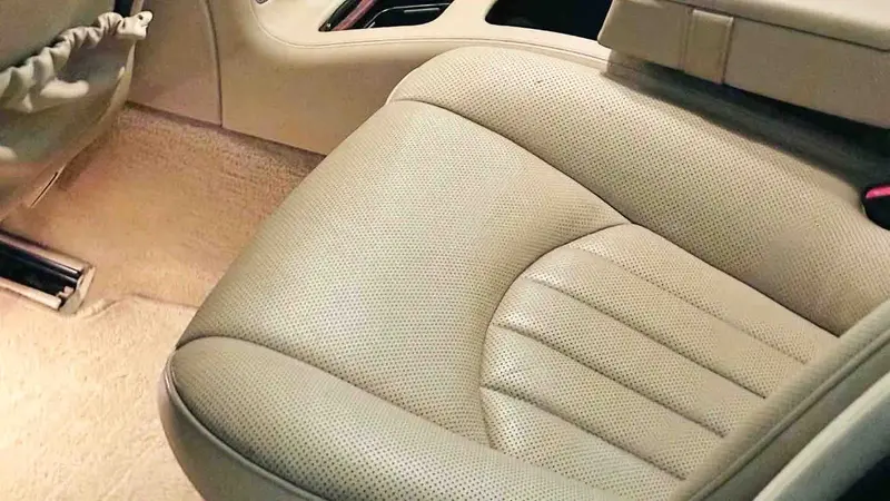 Vehicle photo 10