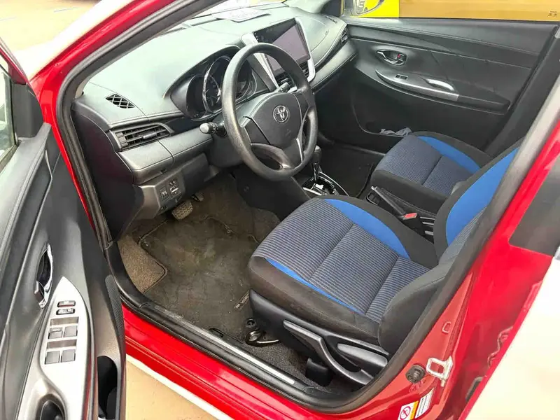 Vehicle photo 5