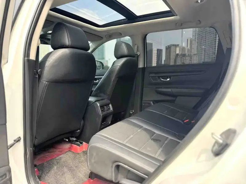 Vehicle photo 8