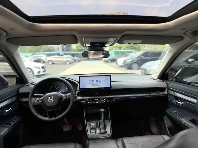 Vehicle photo 9