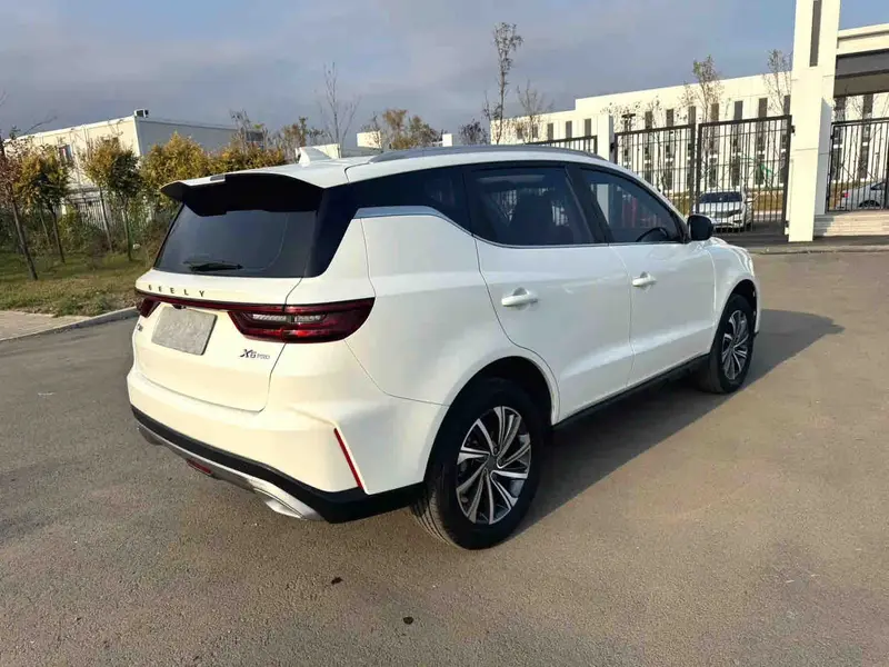 Vehicle photo 4