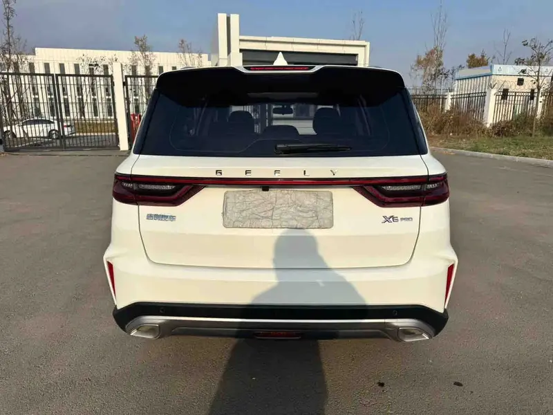 Vehicle photo 5