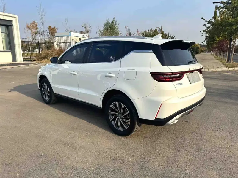 Vehicle photo 6