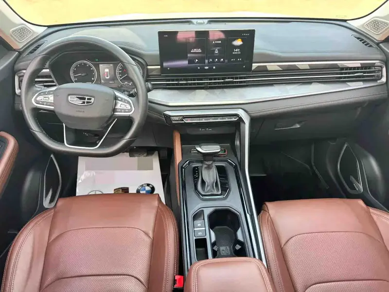 Vehicle photo 9