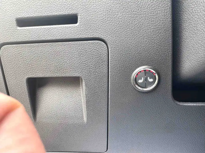 Vehicle photo 14