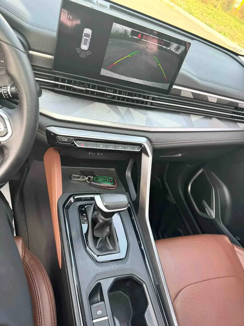 Vehicle photo 15