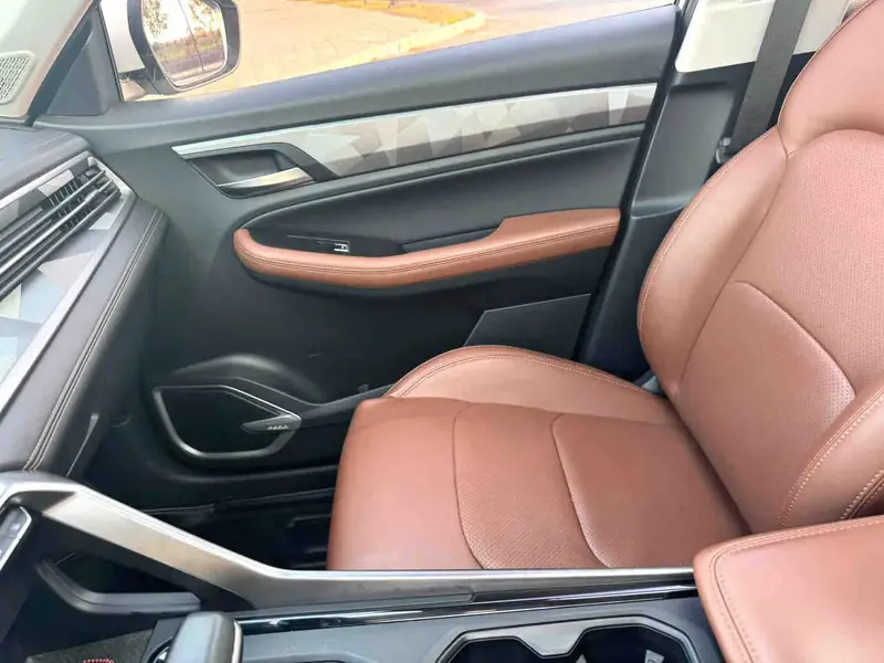 Vehicle photo 16