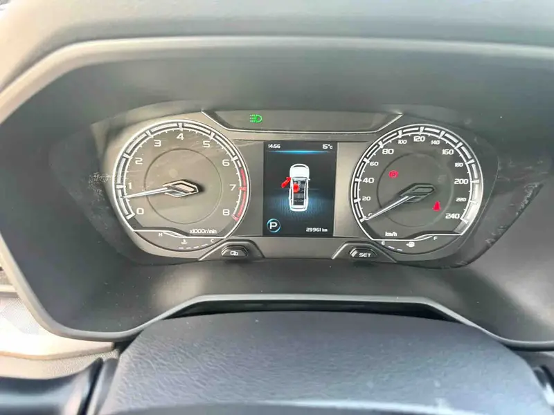 Vehicle photo 17
