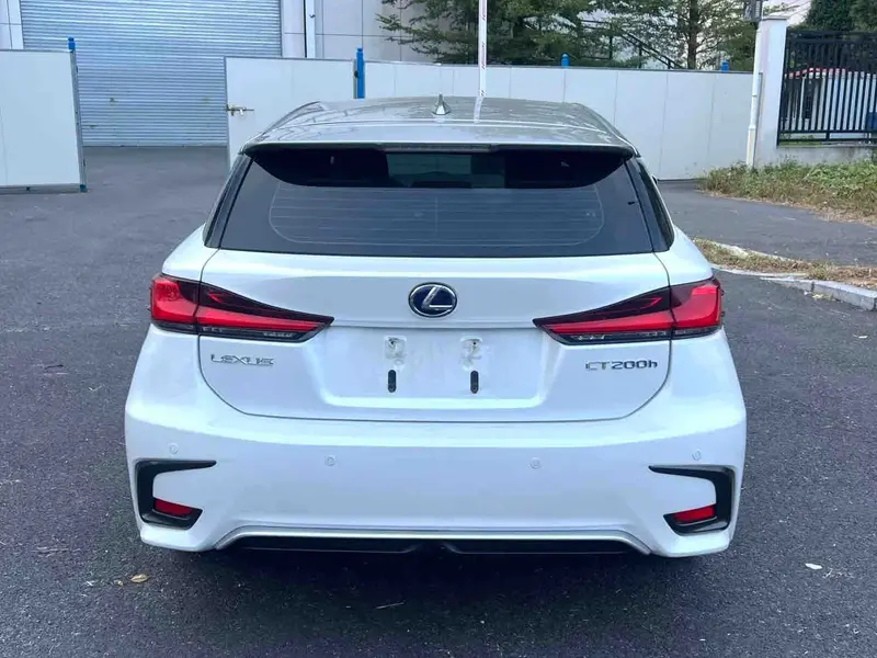 Vehicle photo 6